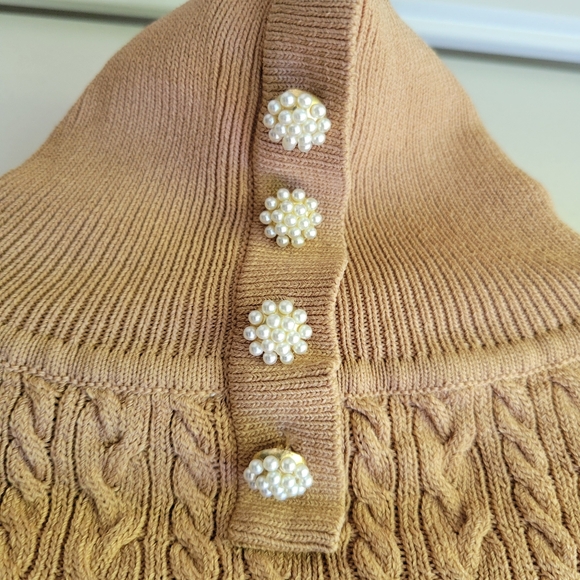 Zara tan cable knit short sleeve mockneck top with faux pearl button - Picture 3 of 6